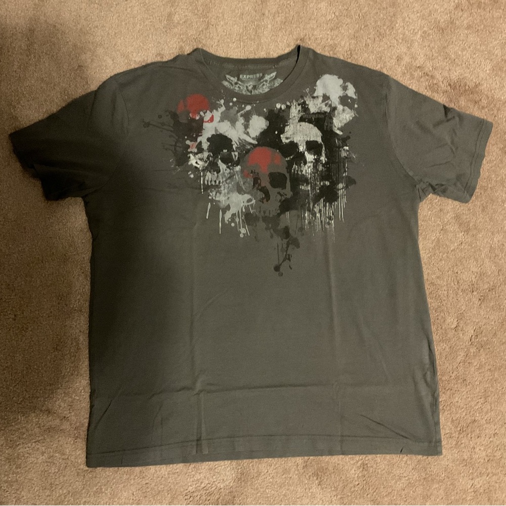 Express Men's Charcoal Skull Graphic Tee with Red & Gray Accents